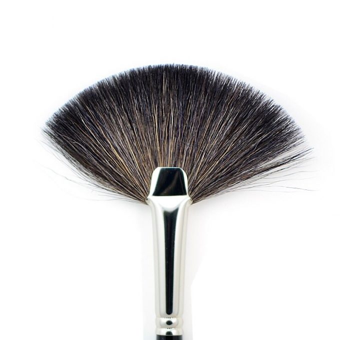 Fan brush with extra fine mountain goat hair 4774